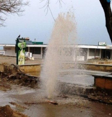 Avarie la o conductă de apă, în staţiunea Mamaia